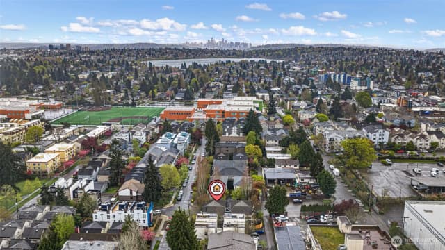 Property photo for 9501 Interlake Avenue N, Seattle photo 4