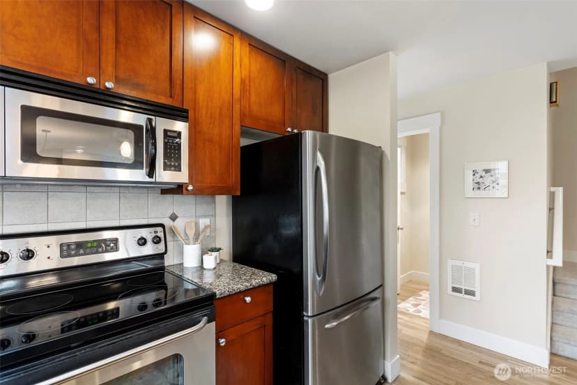 Property photo for 9501 Interlake Avenue N, Seattle photo 14