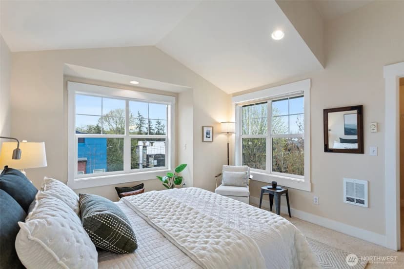 Property photo for 9501 Interlake Avenue N, Seattle photo 18