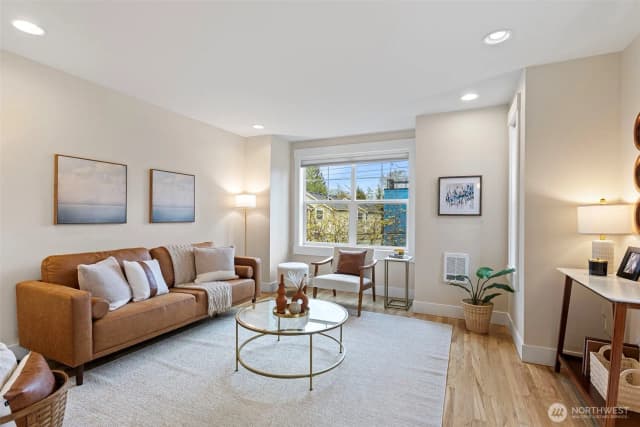 Property photo for 9501 Interlake Avenue N, Seattle photo 5