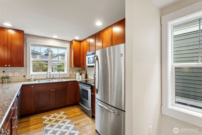 Property photo for 9501 Interlake Avenue N, Seattle photo 12