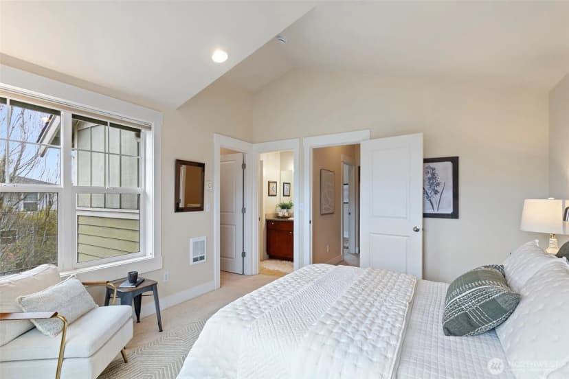 Property photo for 9501 Interlake Avenue N, Seattle photo 19