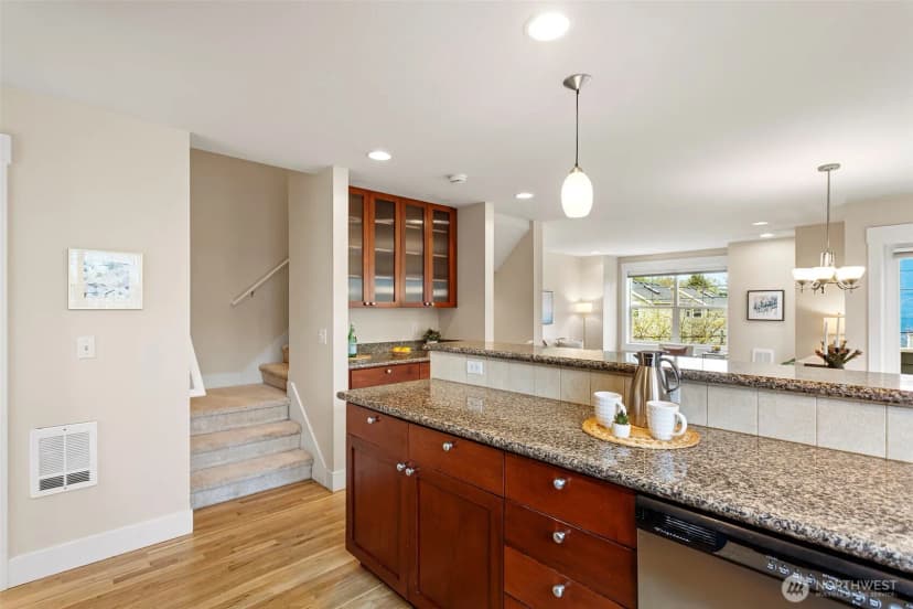 Property photo for 9501 Interlake Avenue N, Seattle photo 13