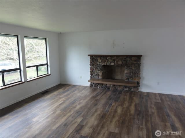 Property photo for 523 160th Street E, Tacoma photo 4