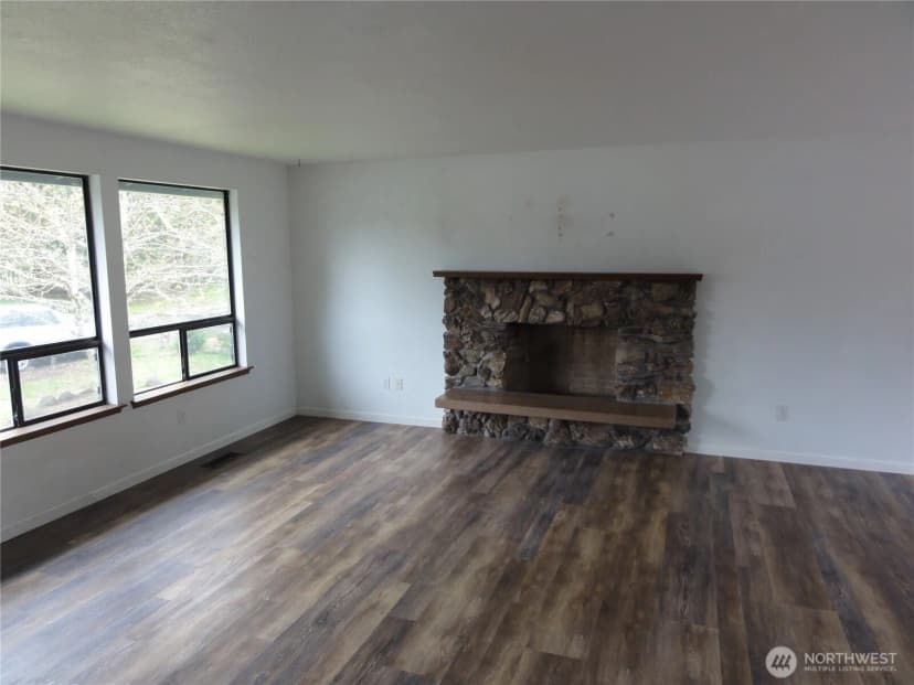 Property photo for 523 160th Street E, Tacoma photo 4