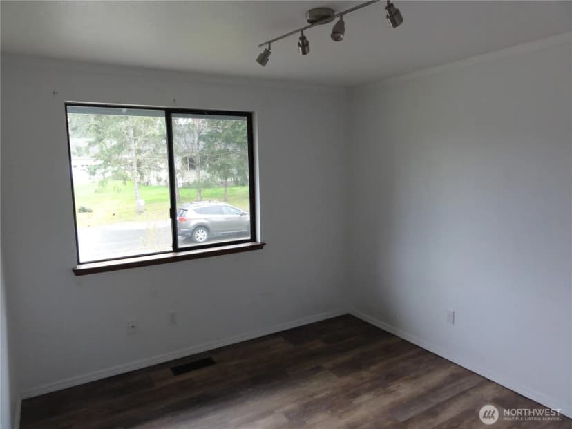 Property photo for 523 160th Street E, Tacoma photo 11