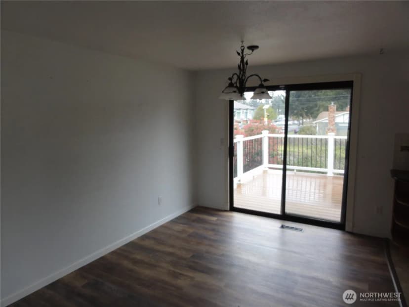 Property photo for 523 160th Street E, Tacoma photo 5