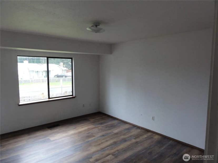 Property photo for 523 160th Street E, Tacoma photo 9