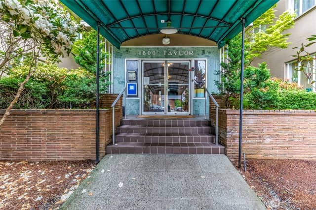 Property photo for 1800 Taylor Avenue N #305, Seattle photo 4