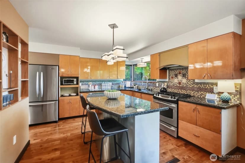 Property photo for 525 Kenosia Avenue S, Kent photo 9