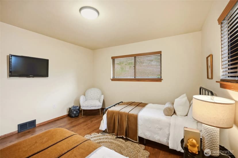 Property photo for 525 Kenosia Avenue S, Kent photo 16