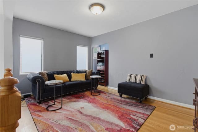 Property photo for 9272 Fauntleroy Way Sw, Seattle photo 3