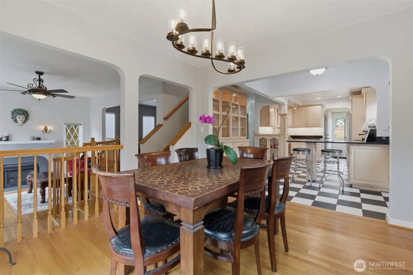 Property photo for 9272 Fauntleroy Way Sw, Seattle photo 5