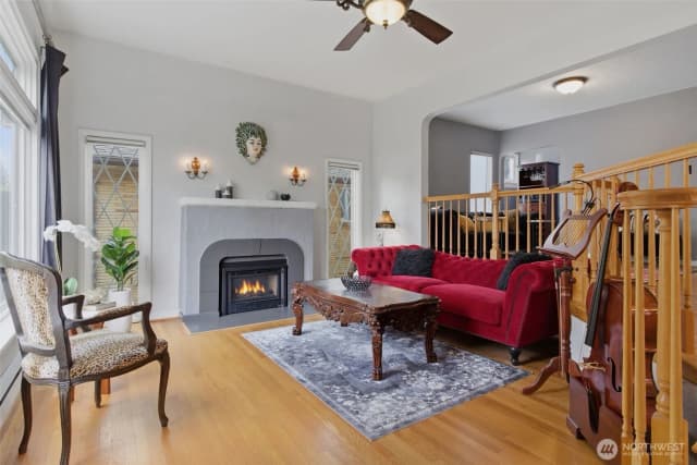 Property photo for 9272 Fauntleroy Way Sw, Seattle photo 2