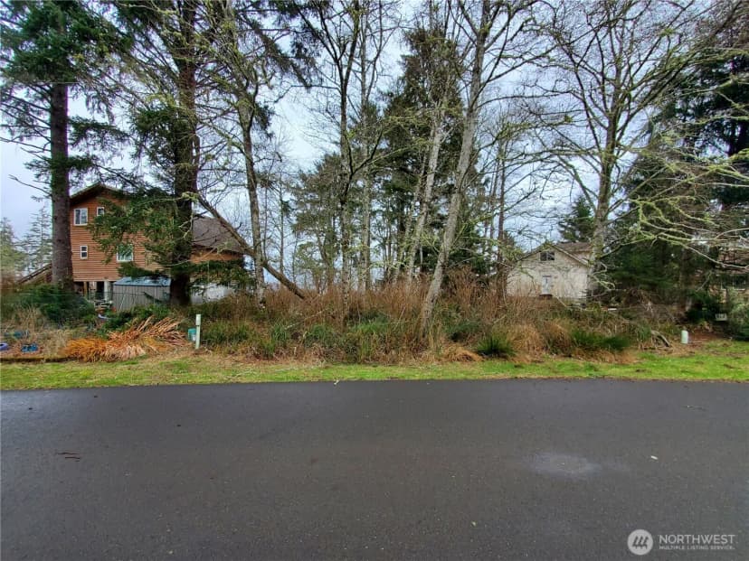 Property photo for 816 Duck Lake Drive Ne, Ocean Shores photo 16