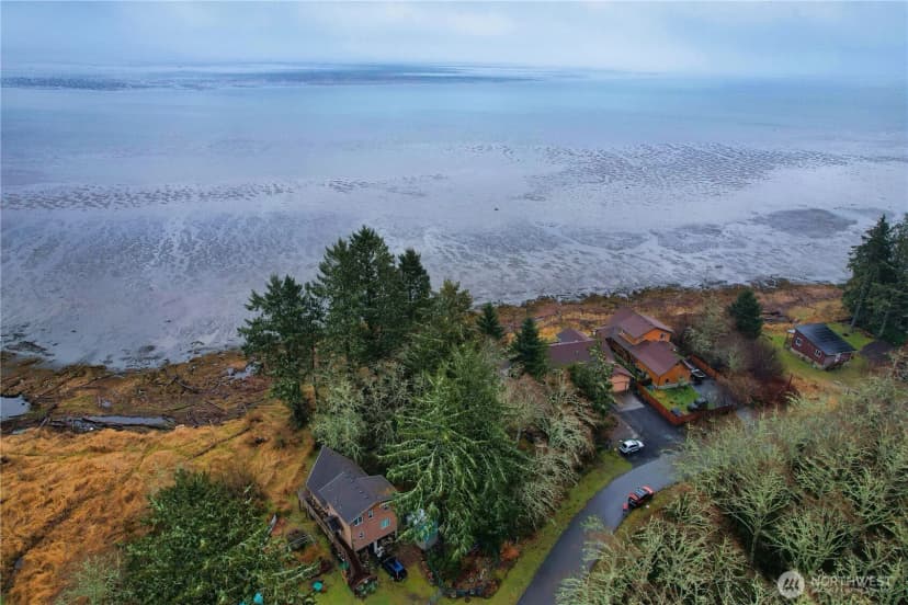 Property photo for 816 Duck Lake Drive Ne, Ocean Shores photo 4