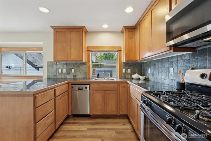 Property photo for 9047 17th Avenue Sw #a, Seattle photo 18