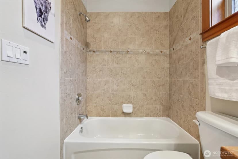 Property photo for 9047 17th Avenue Sw #a, Seattle photo 23