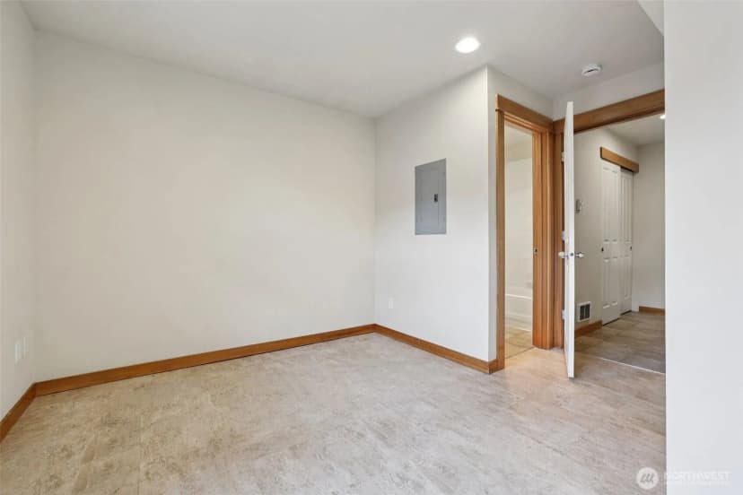 Property photo for 9047 17th Avenue Sw #a, Seattle photo 10