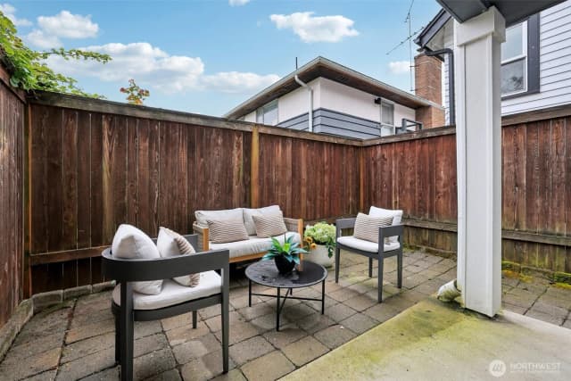 Property photo for 9047 17th Avenue Sw #a, Seattle photo 4