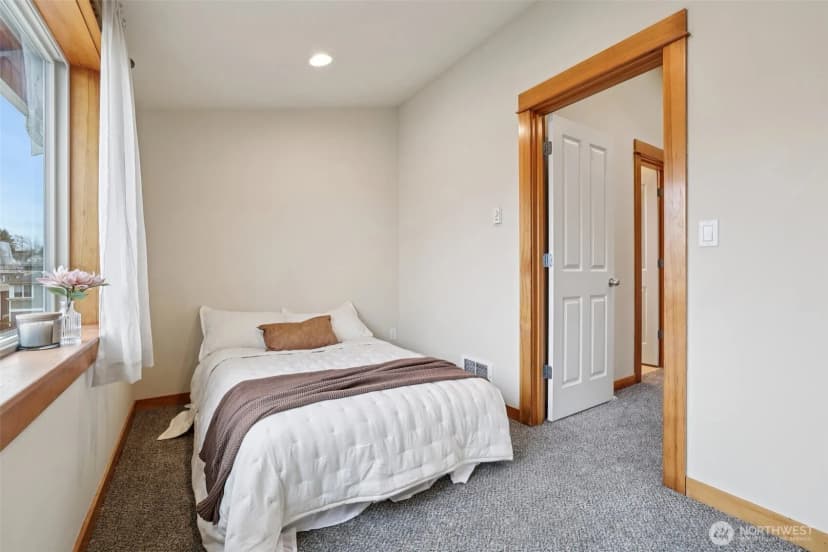 Property photo for 9047 17th Avenue Sw #a, Seattle photo 25