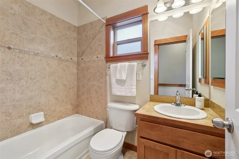 Property photo for 9047 17th Avenue Sw #a, Seattle photo 22