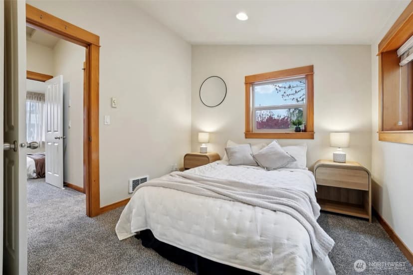 Property photo for 9047 17th Avenue Sw #a, Seattle photo 20