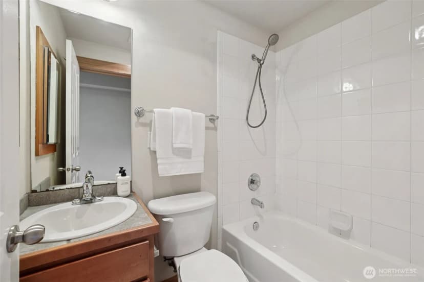 Property photo for 9047 17th Avenue Sw #a, Seattle photo 11