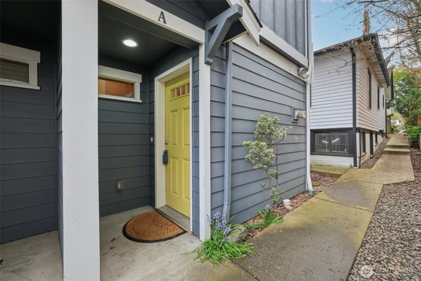 Property photo for 9047 17th Avenue Sw #a, Seattle photo 3