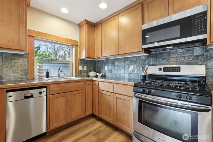 Property photo for 9047 17th Avenue Sw #a, Seattle photo 17