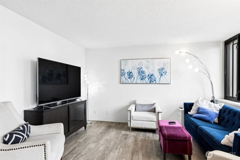 Property photo for 2100 3rd Avenue #802, Seattle photo 6