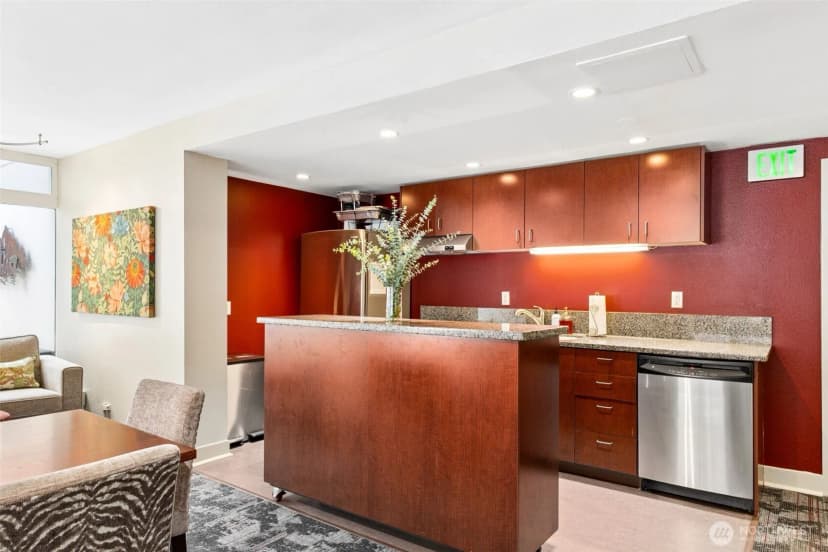 Property photo for 2100 3rd Avenue #802, Seattle photo 32