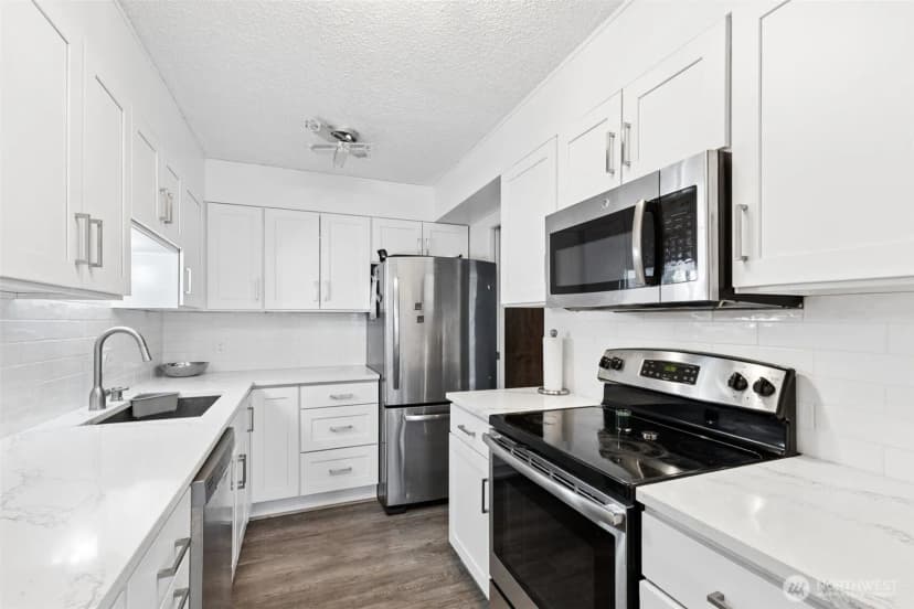 Property photo for 2100 3rd Avenue #802, Seattle photo 8