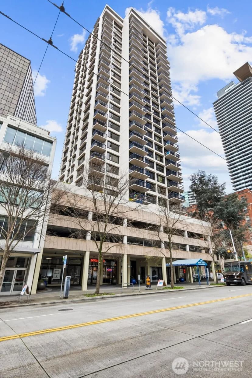 Property photo for 2100 3rd Avenue #802, Seattle photo 3