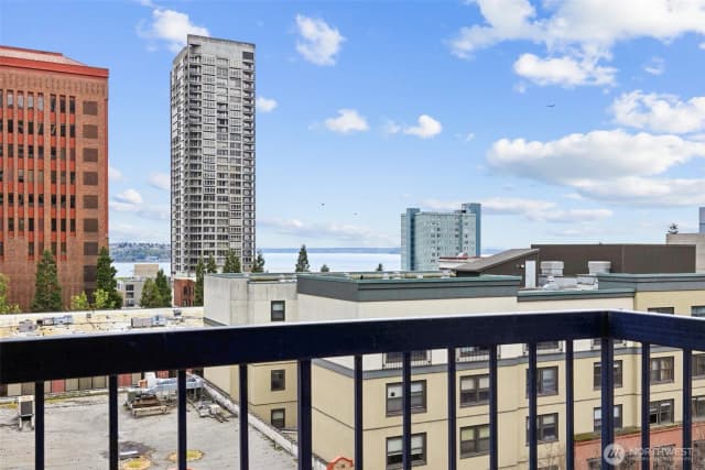 Property photo for 2100 3rd Avenue #802, Seattle photo 2