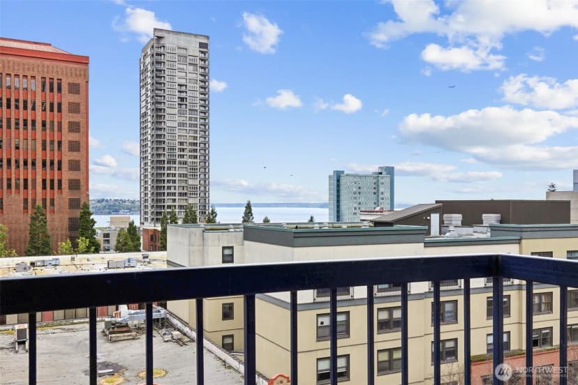 Property photo for 2100 3rd Avenue #802, Seattle photo 2