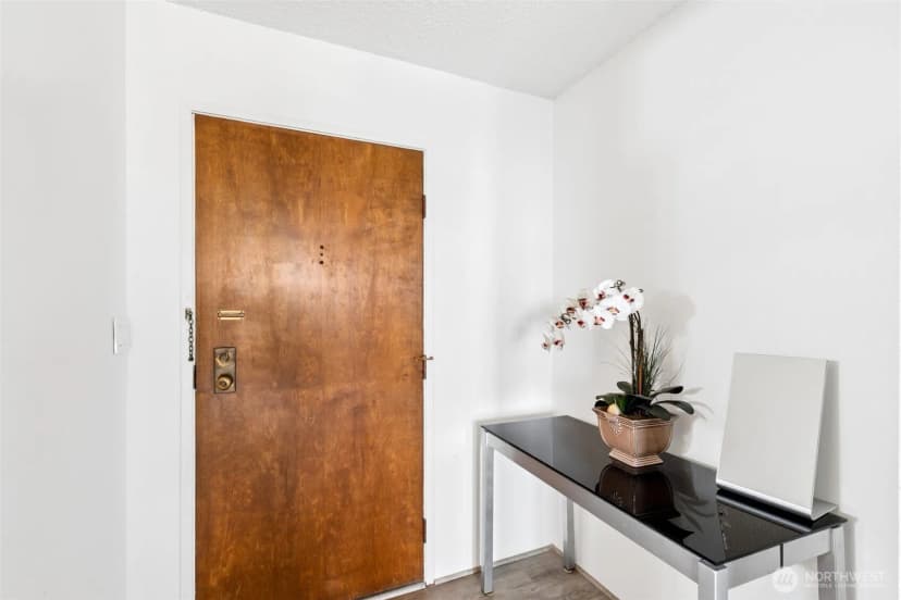 Property photo for 2100 3rd Avenue #802, Seattle photo 4