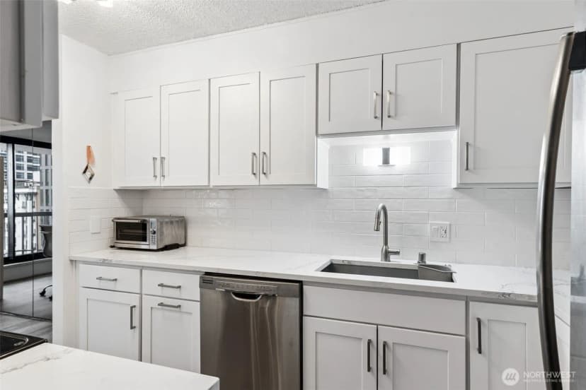 Property photo for 2100 3rd Avenue #802, Seattle photo 9