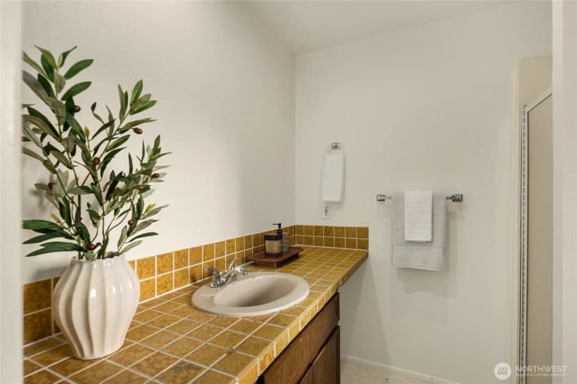 Property photo for 12511 37th Avenue Ne, Seattle photo 27