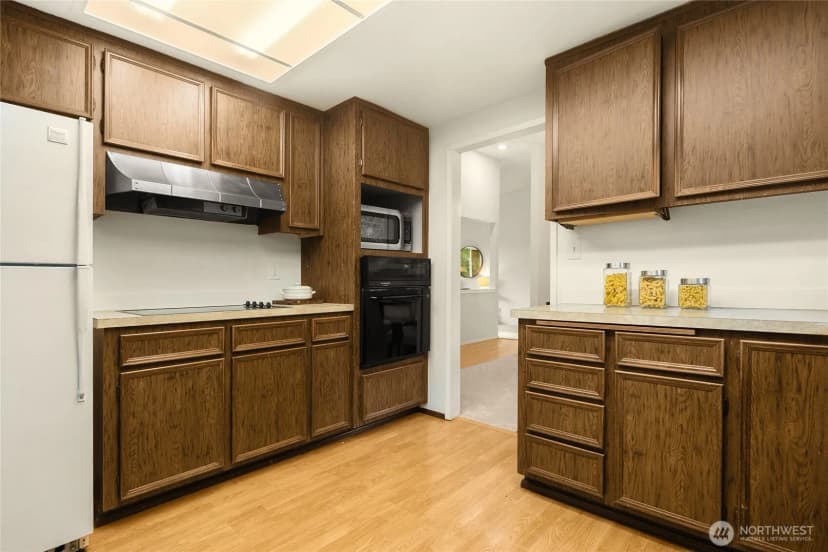 Property photo for 12511 37th Avenue Ne, Seattle photo 12