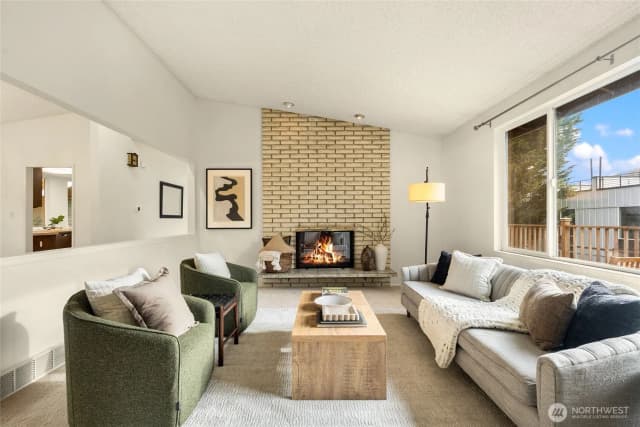 Property photo for 12511 37th Avenue Ne, Seattle photo 5