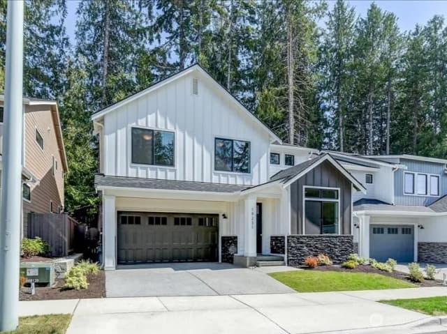 Property photo for 19231 Meridian Drive Se #cw 13, Bothell photo 2