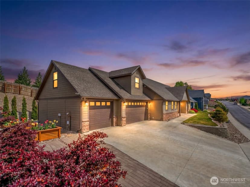 Property photo for 2741 Se Falcon View Drive, East Wenatchee