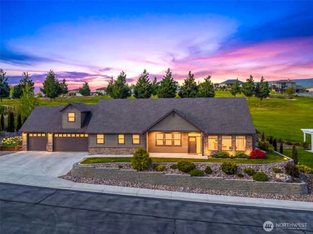 Property photo for 2741 Se Falcon View Drive, East Wenatchee photo 2