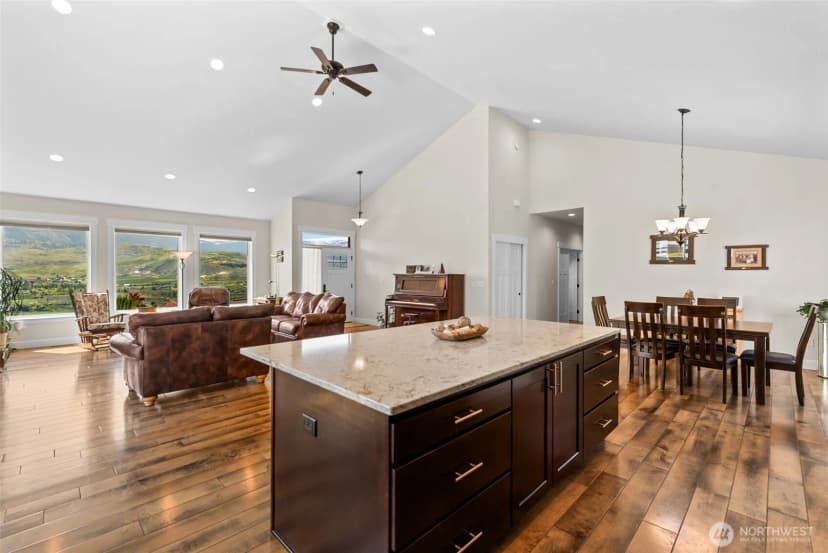 Property photo for 2741 Se Falcon View Drive, East Wenatchee photo 15