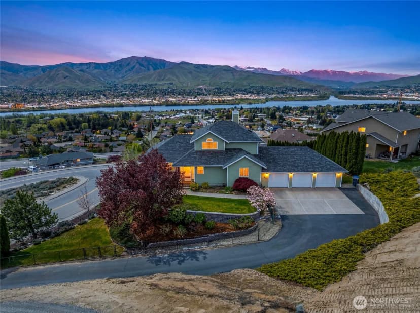 Property photo for 591 Daniels Drive Ne, East Wenatchee photo 3