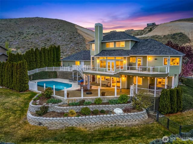Property photo for 591 Daniels Drive Ne, East Wenatchee