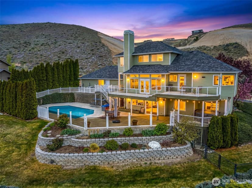 Property photo for 591 Daniels Drive Ne, East Wenatchee