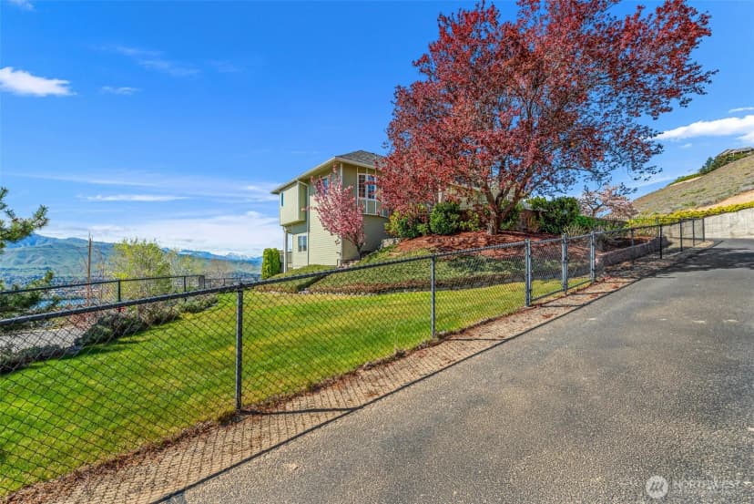 Property photo for 591 Daniels Drive Ne, East Wenatchee photo 4
