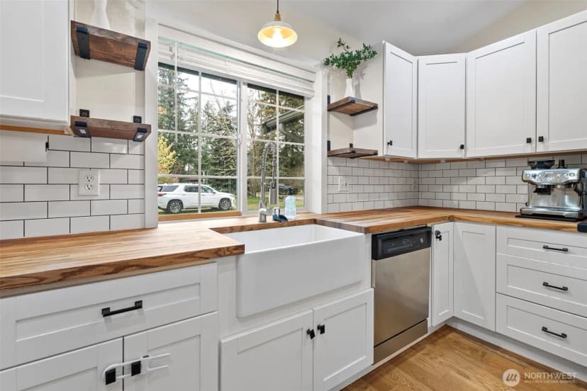 Property photo for 17511 Scenic Shores Court Se, Yelm photo 11